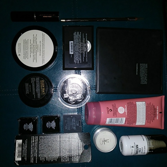 Makeup bundle - Picture 3 of 5